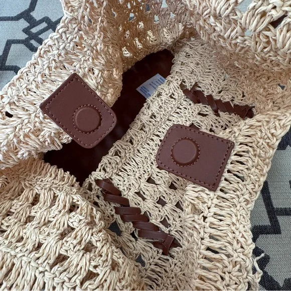 BCBG Woven Raffia Tote Bag Leather Handles Logo Patch Boho Vacation - Picture 9 of 16
